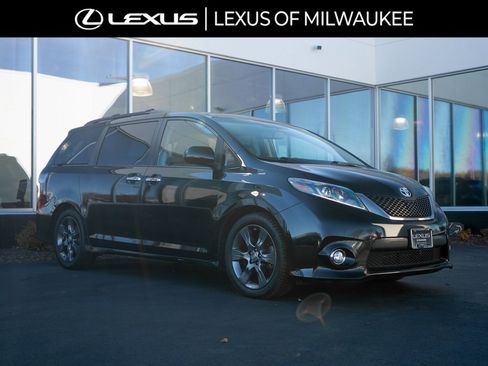 Used 2016 Toyota Sienna SE Premium image 1