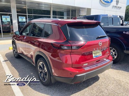 Used 2024 Nissan Rogue SV w/ SV Premium Package FWD image 3