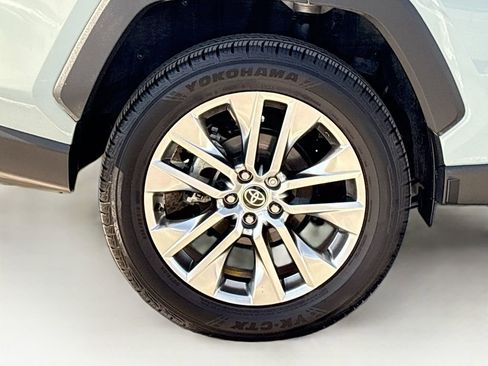 Certified 2021 Toyota RAV4 XLE Premium w/ Carpet Mat Package (TMS) FWD image 33