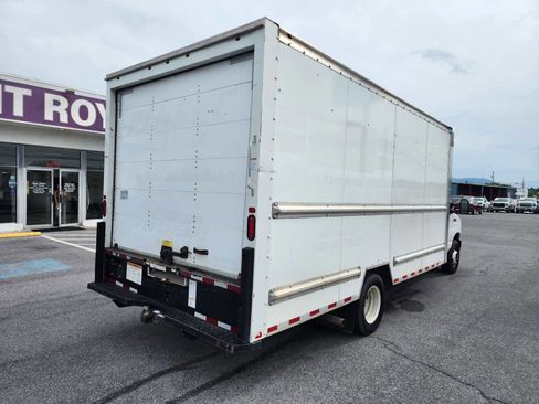 Used 2018 Ford E-350 and Econoline 350 Super Duty image 11