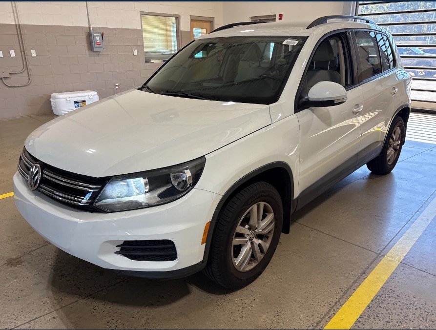 Used 2016 Volkswagen Tiguan S FWD image 1