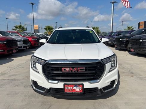 Used 2023 GMC Terrain SLE w/ Driver Convenience Package FWD image 2