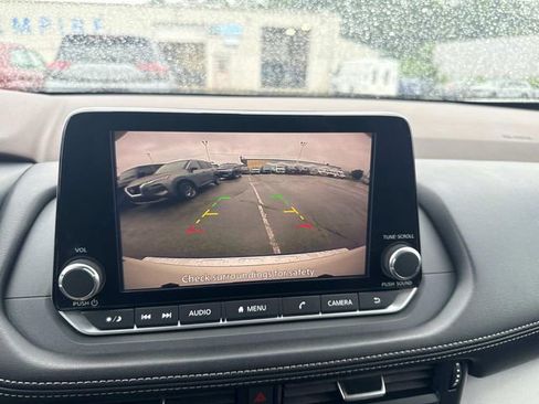 Used 2023 Nissan Rogue SV image 22