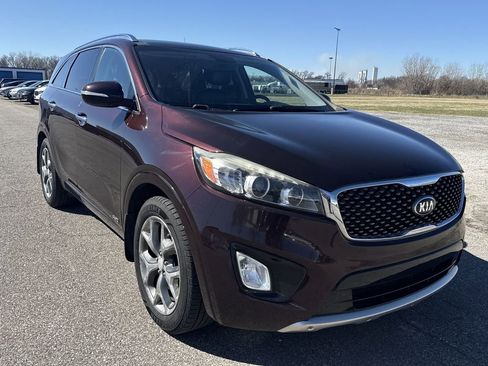 Used 2016 Kia Sorento SX image 2