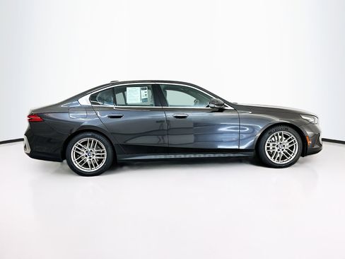 Used 2024 BMW 530i xDrive image 10