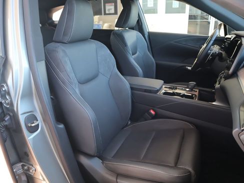Used 2024 Lexus RX 450h AWD w/ Luxury Package image 32