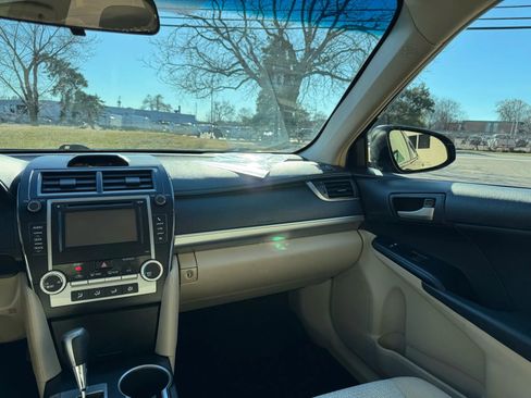 Used 2012 Toyota Camry LE image 14
