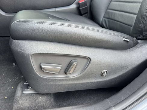 Used 2023 Toyota Highlander LE AWD/4WD image 21