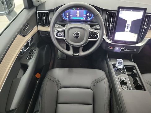Used 2025 Volvo XC90 B6 Plus AWD/4WD image 18