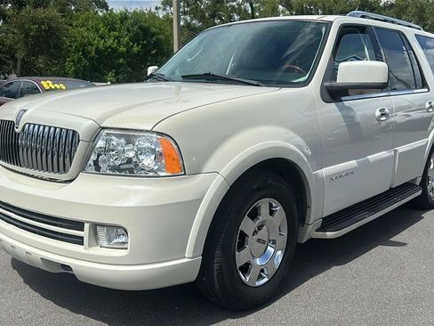 Used 2005 Lincoln Navigator Luxury AWD/4WD image 5