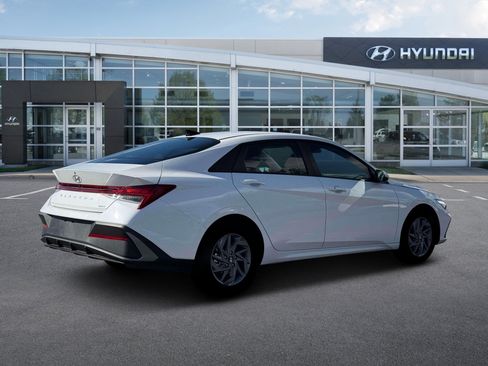 New 2026 Hyundai Elantra Hybrid FWD image 8