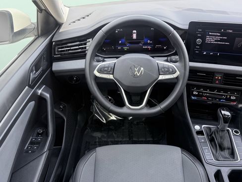 Used 2025 Volkswagen Jetta SE FWD image 45