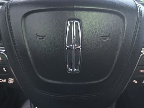 Used 2019 Lincoln Continental Select image 46