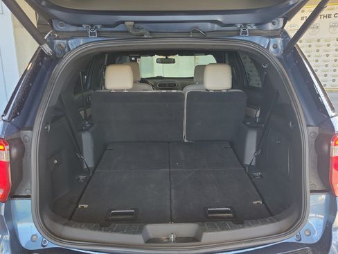 Used 2018 Ford Explorer XLT w/ Equipment Group 202A FWD image 8