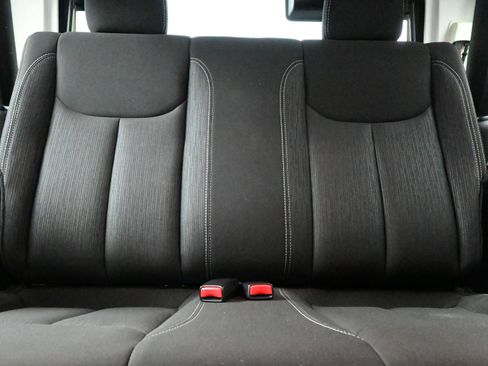 Used 2018 Jeep Wrangler Rubicon w/ Power Convenience Group image 14