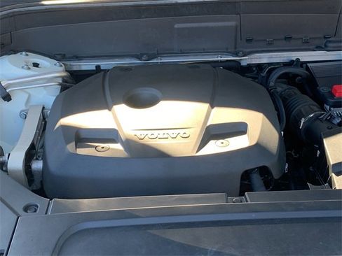 Used 2018 Volvo XC90 T6 Momentum w/ Convenience Package image 12