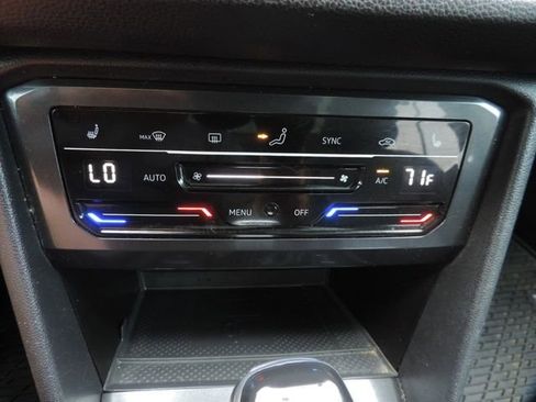 Used 2023 Volkswagen Tiguan SE w/ Panoramic Sunroof Package image 24