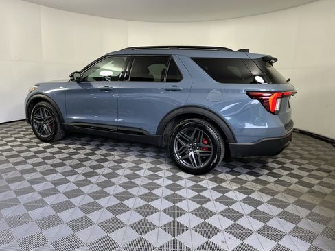 Used 2025 Ford Explorer ST-Line w/ Premium Package RWD image 2