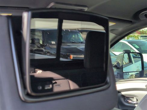 Used 2024 Nissan Titan SV w/ SV Convenience Package image 26