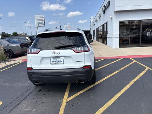 Used 2021 Jeep Cherokee Latitude Lux w/ Comfort/Convenience Group FWD image 6