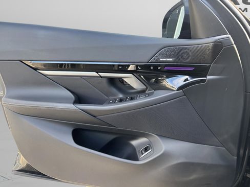 Used 2025 BMW 530i w/ M Sport Package image 18