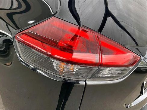 Certified 2020 Nissan Rogue SV image 28