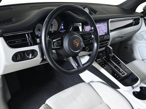 Certified 2024 Porsche Macan S image 4