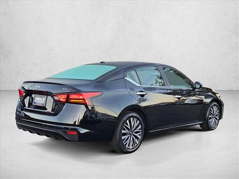 Used 2024 Nissan Altima 2.5 SV image 5