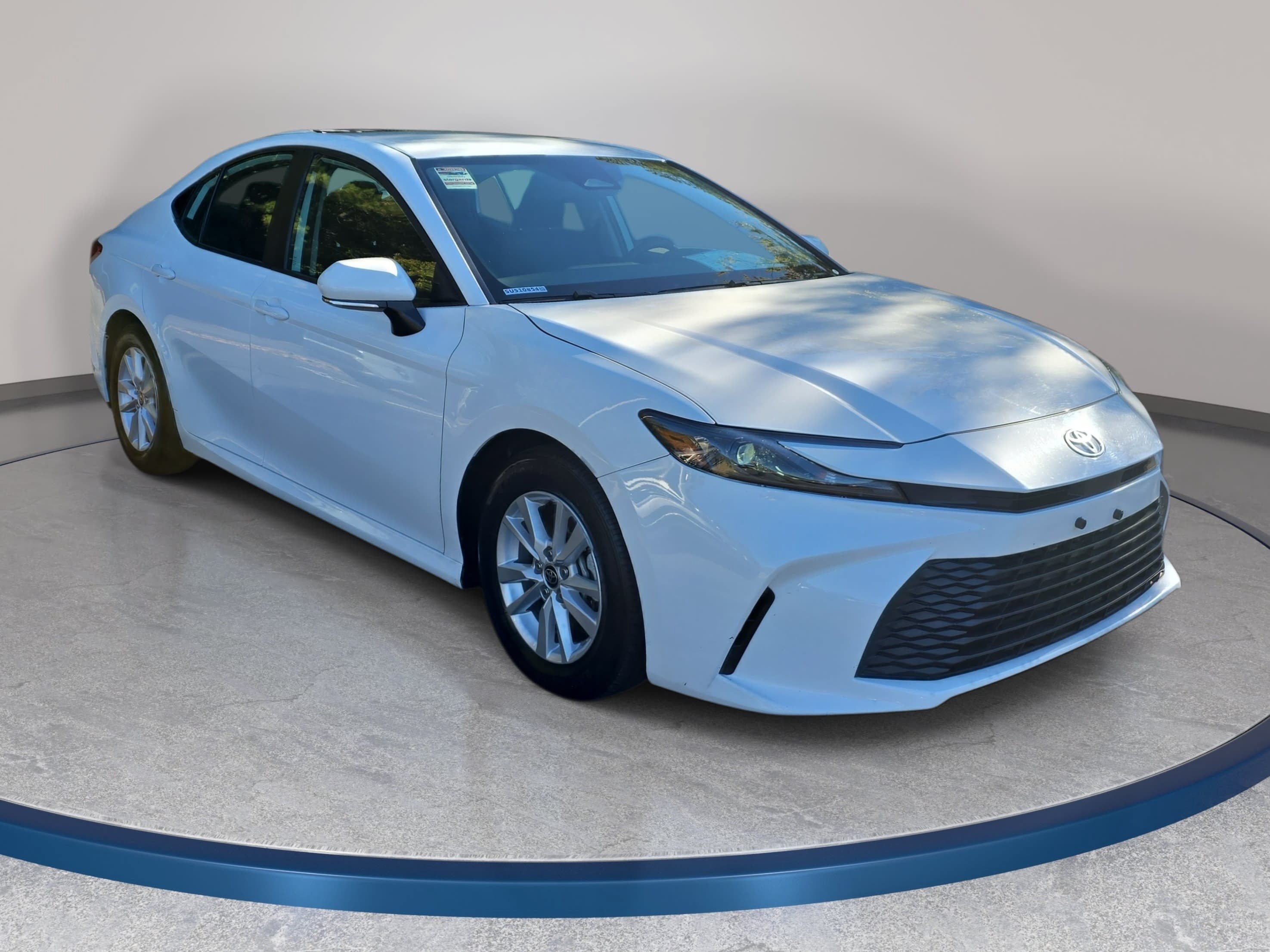 Used 2025 Toyota Camry LE FWD image 3