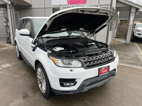 Used 2015 Land Rover Range Rover Sport SE image 20