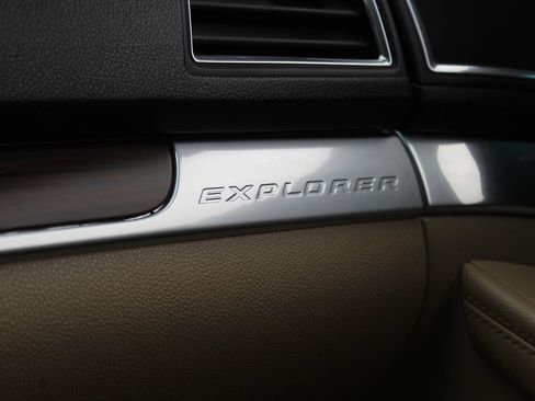 Used 2017 Ford Explorer Limited w/ Equipment Group 301A image 39