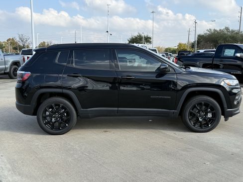 New 2026 Jeep Compass Latitude image 3