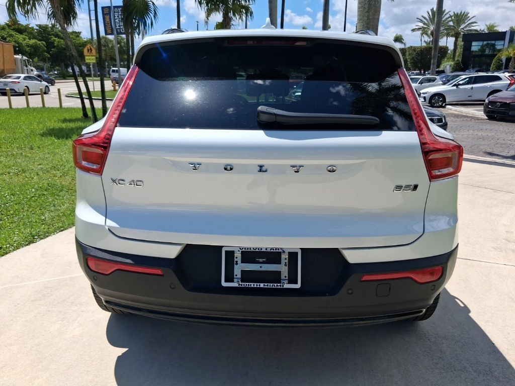 Used 2025 Volvo XC40 B5 Ultra AWD/4WD image 5
