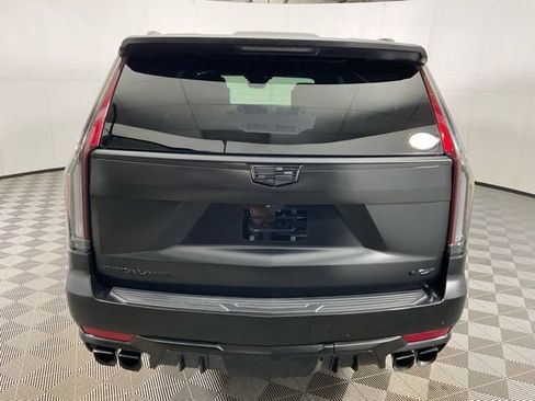 Used 2024 Cadillac Escalade ESV V w/ LPO, ONYX Package image 5