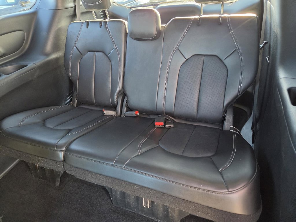 Used 2025 Chrysler Pacifica Select FWD image 39