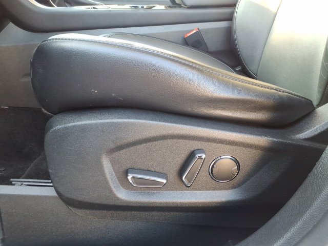 Used 2018 Ford Edge Titanium w/ Ford Safe & Smart Package AWD/4WD image 14