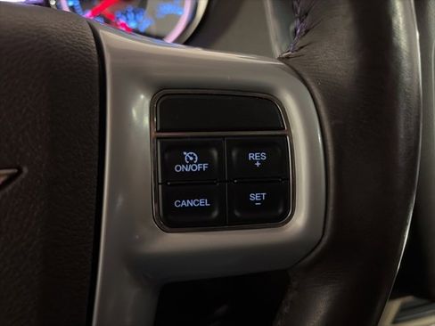 Used 2013 Chrysler Town & Country Touring image 22