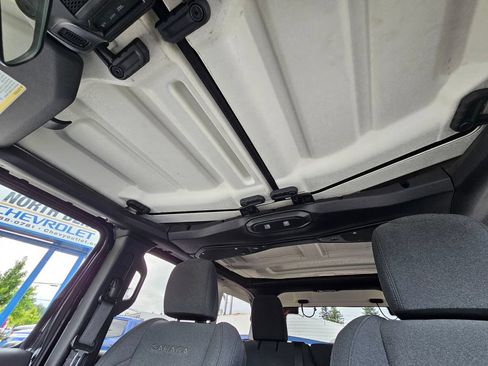 Used 2024 Jeep Wrangler Unlimited Sahara AWD/4WD image 35