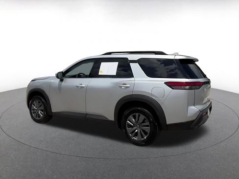 Used 2025 Nissan Pathfinder SV FWD image 10
