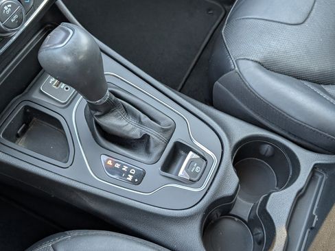 Used 2021 Jeep Cherokee Latitude Lux w/ Sun & Sound Group FWD image 18