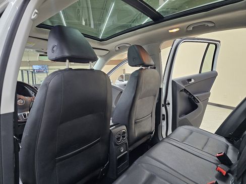 Used 2016 Volkswagen Tiguan SE image 25