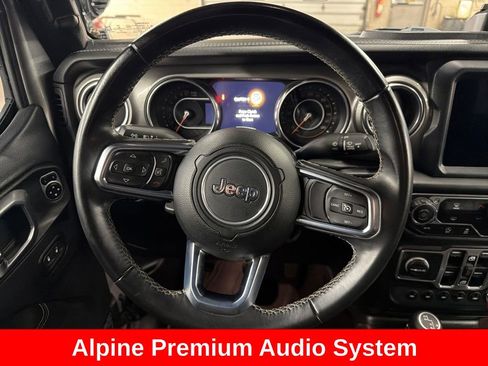 Used 2018 Jeep Wrangler Unlimited Sahara image 16