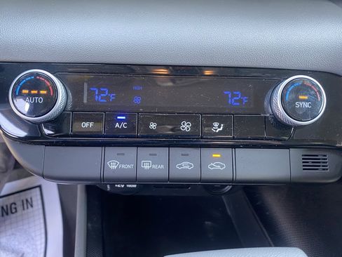 Used 2023 Hyundai Elantra SEL w/ Preferred Accessory Package image 22