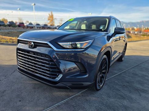 Used 2026 Toyota Grand Highlander XLE image 3