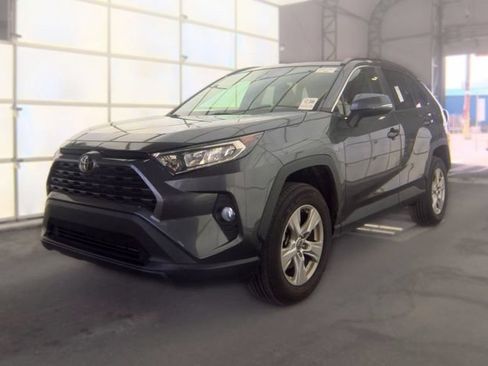 Used 2021 Toyota RAV4 XLE FWD image 4