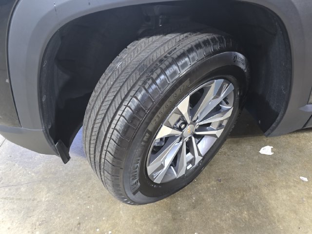 Used 2026 Chevrolet Equinox LT AWD/4WD image 32