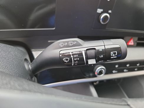 Used 2025 Kia Sportage LX image 15