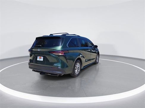 Used 2024 Toyota Sienna XLE image 8