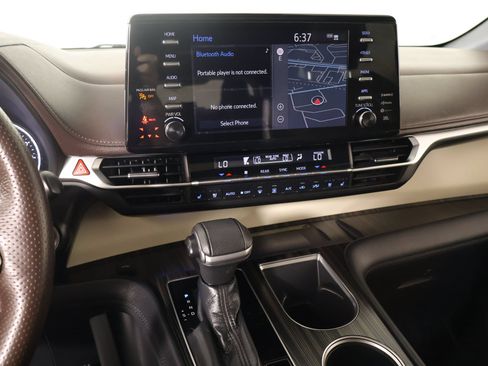 Used 2021 Toyota Sienna Platinum FWD image 5