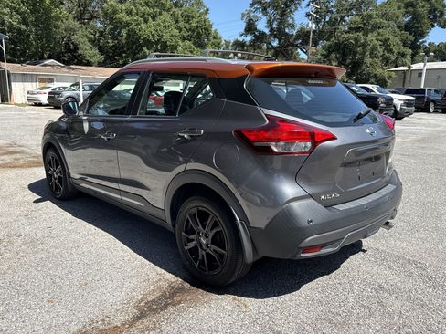 Used 2020 Nissan Kicks SR w/ SR Premium Package FWD image 3